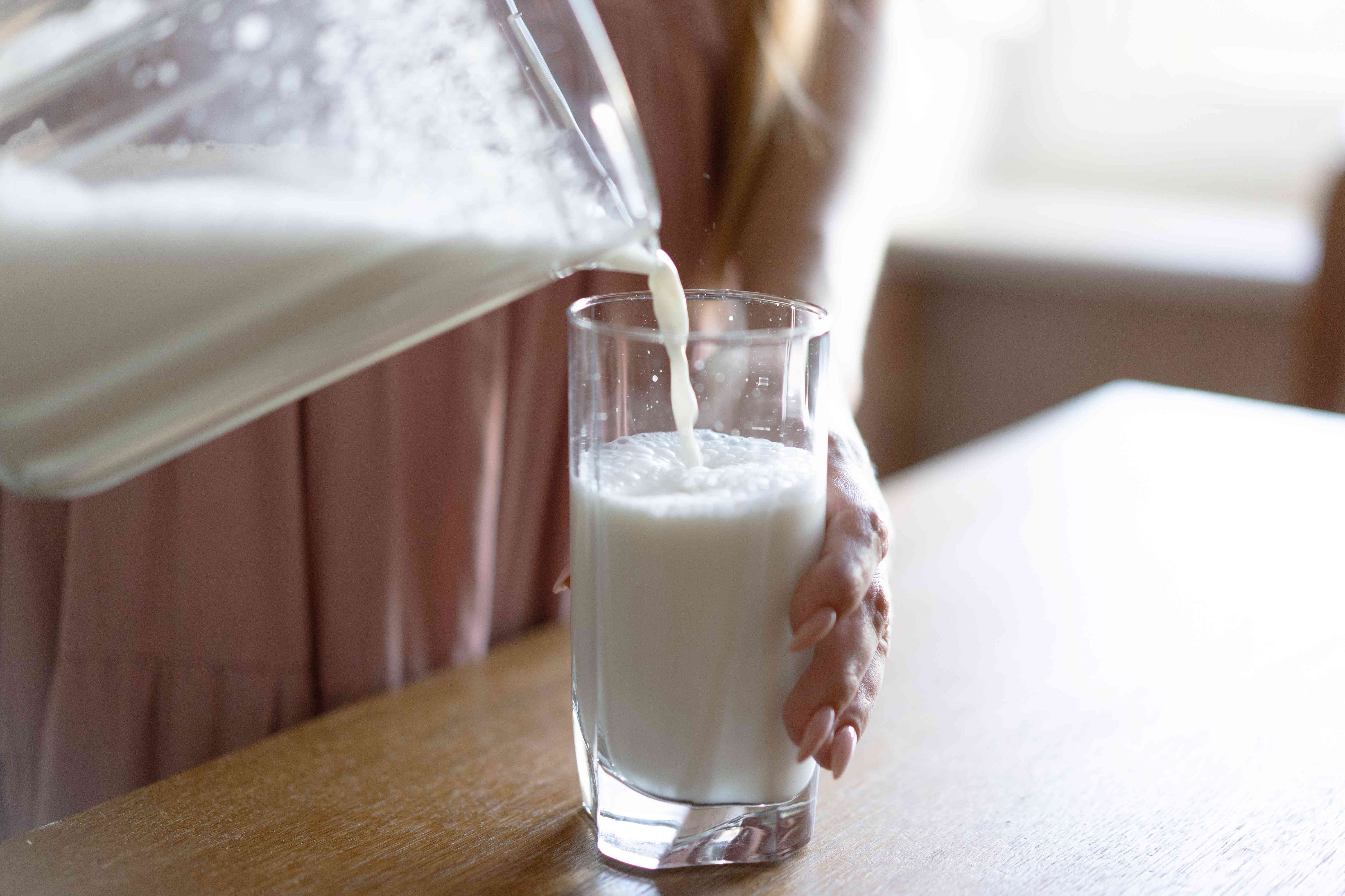 Un vaso de leche al día podría ayudar a reducir el riesgo de cáncer colorrectal en mujeres