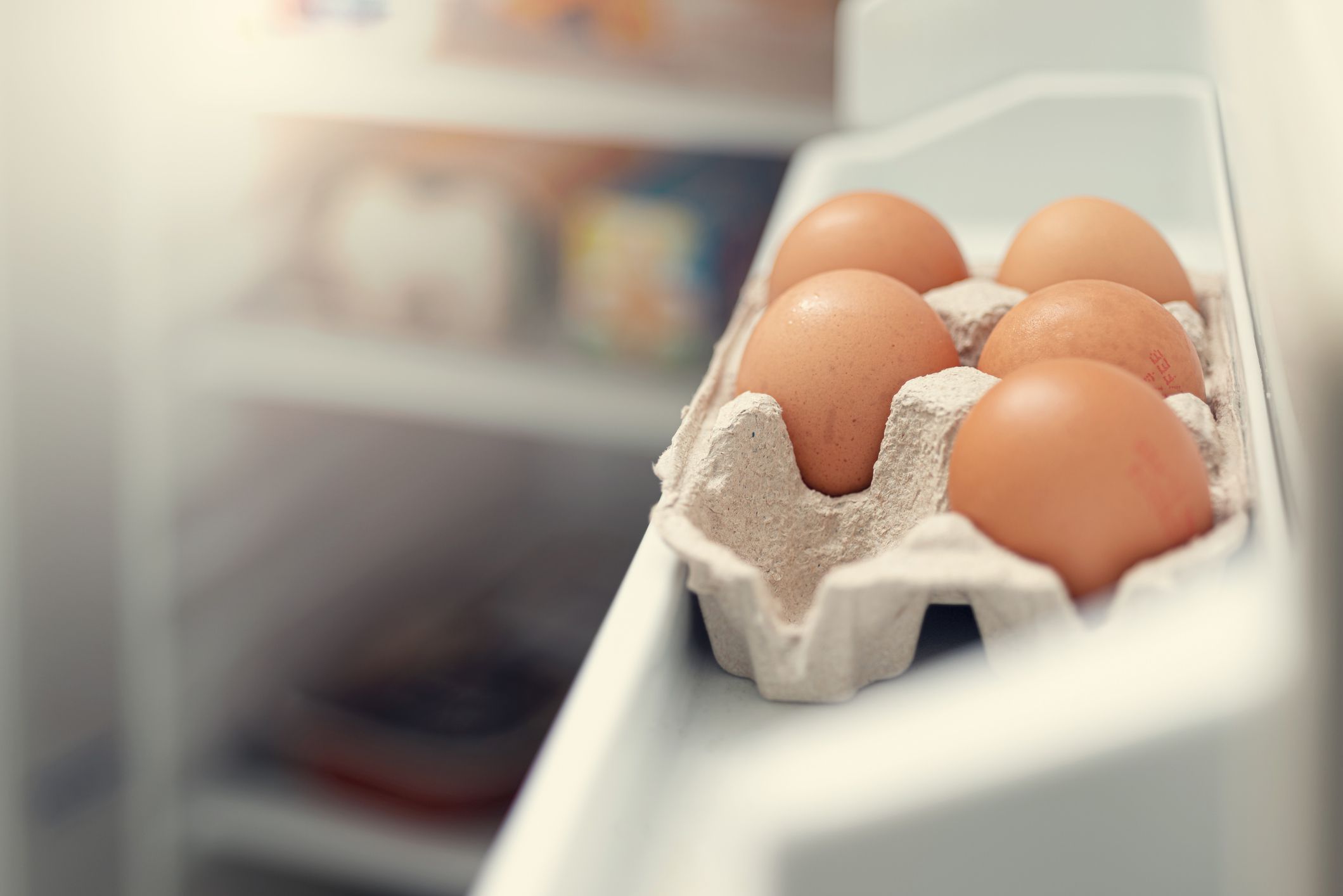 ¿Deberías dejar de comer huevos, pollo y leche por la gripe aviar?