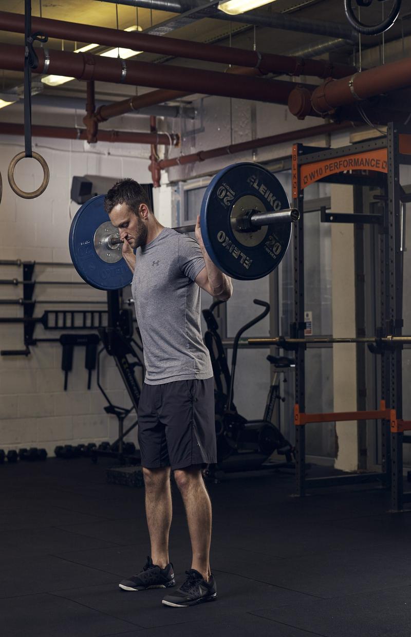 Prueba este entrenamiento de gimnasio de cuerpo completo que es simple pero altamente efectivo