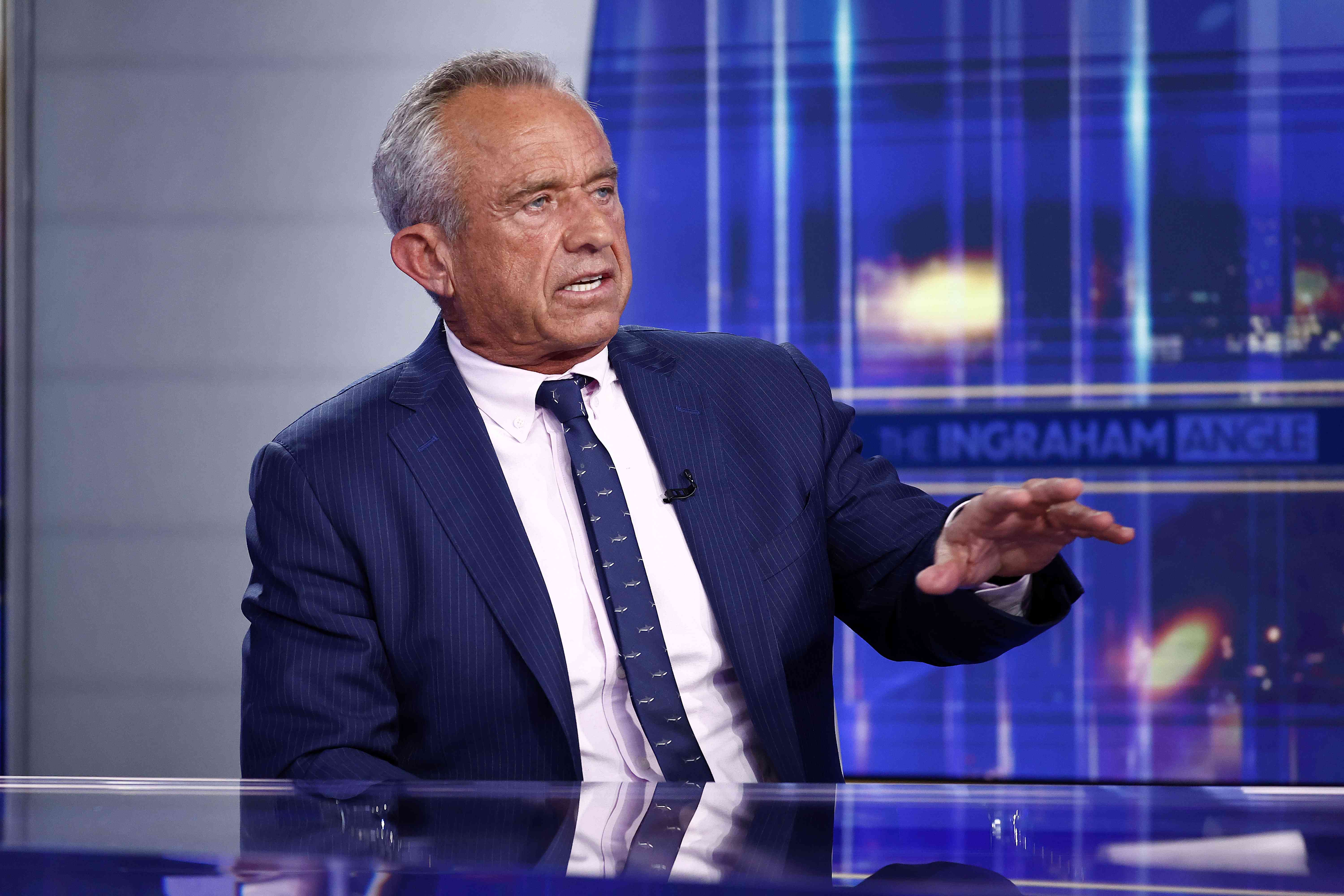 RFK Jr. Asegura que el aceite de hígado de bacalao, esteroides y antibióticos pueden tratar el sarampión—Esto es lo que dicen los médicos