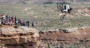 El increíble front flip con una mountain bike que rompió todos los récords