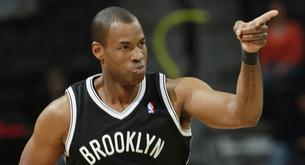 Jason Collins, primer jugador NBA que salió del armario, se retira