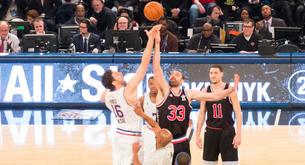 Pau y Marc Gasol hacen el salto inicial en el All Star Game