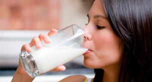 Beber leche no sólo es bueno para los huesos: también para el cerebro