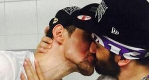 ¡Pillados! El espectacular beso entre dos jugadores del Real Madrid de baloncesto