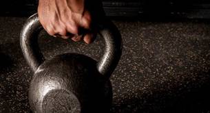 ¿Sabes qué son las Kettlebells o pesas rusas?