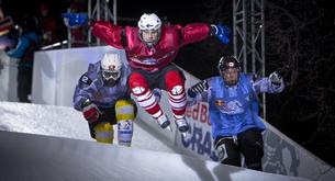 Descubre el "Ice Cross Downhill", el nuevo deporte extremo de moda