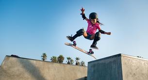 Esta niña skater de 8 años se convierte en viral por su forma de patinar