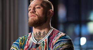 El luchador Conor McGregor ataca a un fan para quitarle el móvil