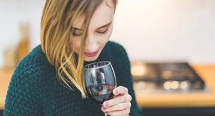 Beber vino antes de dormir podría ayudarnos a adelgazar